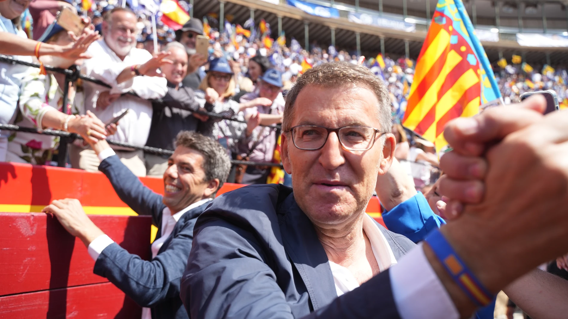 28M.- Feijóo, Mazón y Catalá reúnen a 12.000 personas en plaza de toros de Valencia, símbolo de sus mayorías absolutas