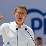 El presidente nacional del PP, Alberto Núñez Feijóo, hoy en Valencia