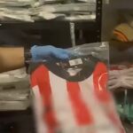 Una de las camisetas deportivas falsificadas