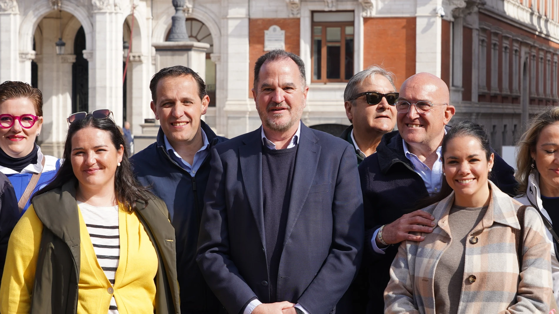 El presidente del PP del País Vasco, Carlos Iturgaiz, visita Valladolid para apoyar Jesús Julio Carnero