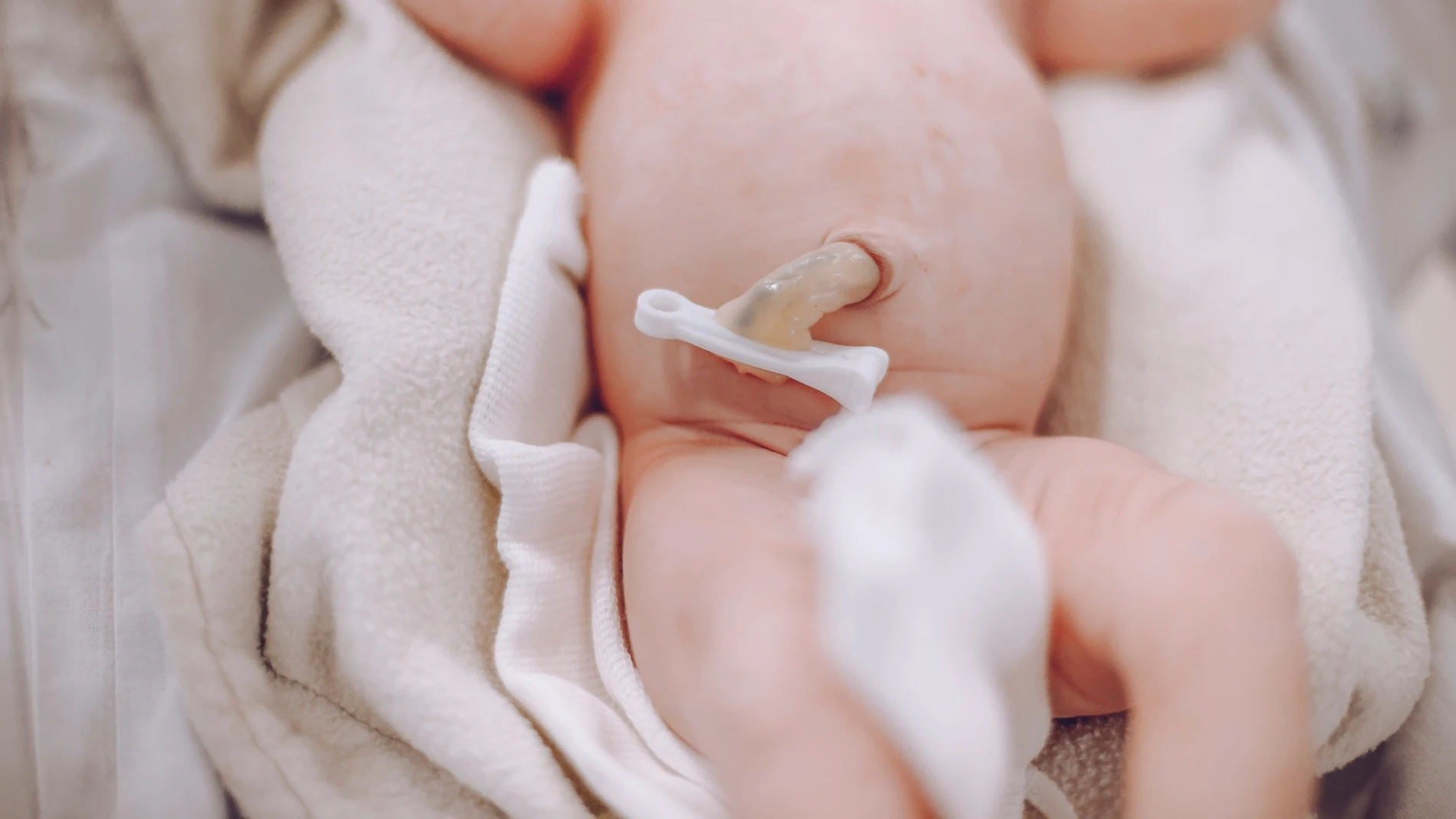 Filtros ultravioletas y parabenos se transfieren entre la madre y el bebé a través del cordón umbilical