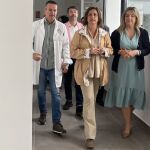 Catalina García, en su visita al centro de salud de Huesa