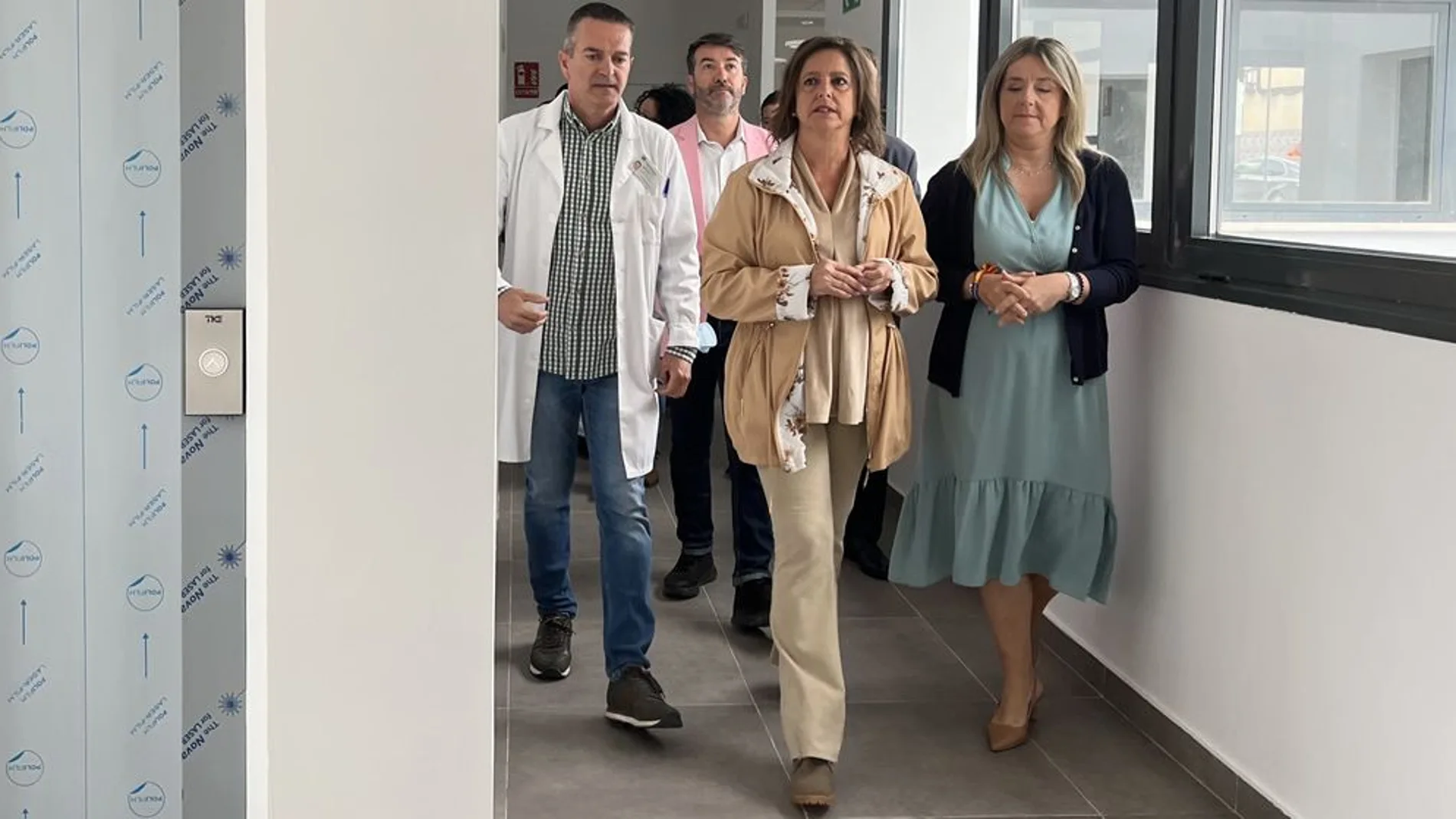Catalina García, en su visita al centro de salud de Huesa