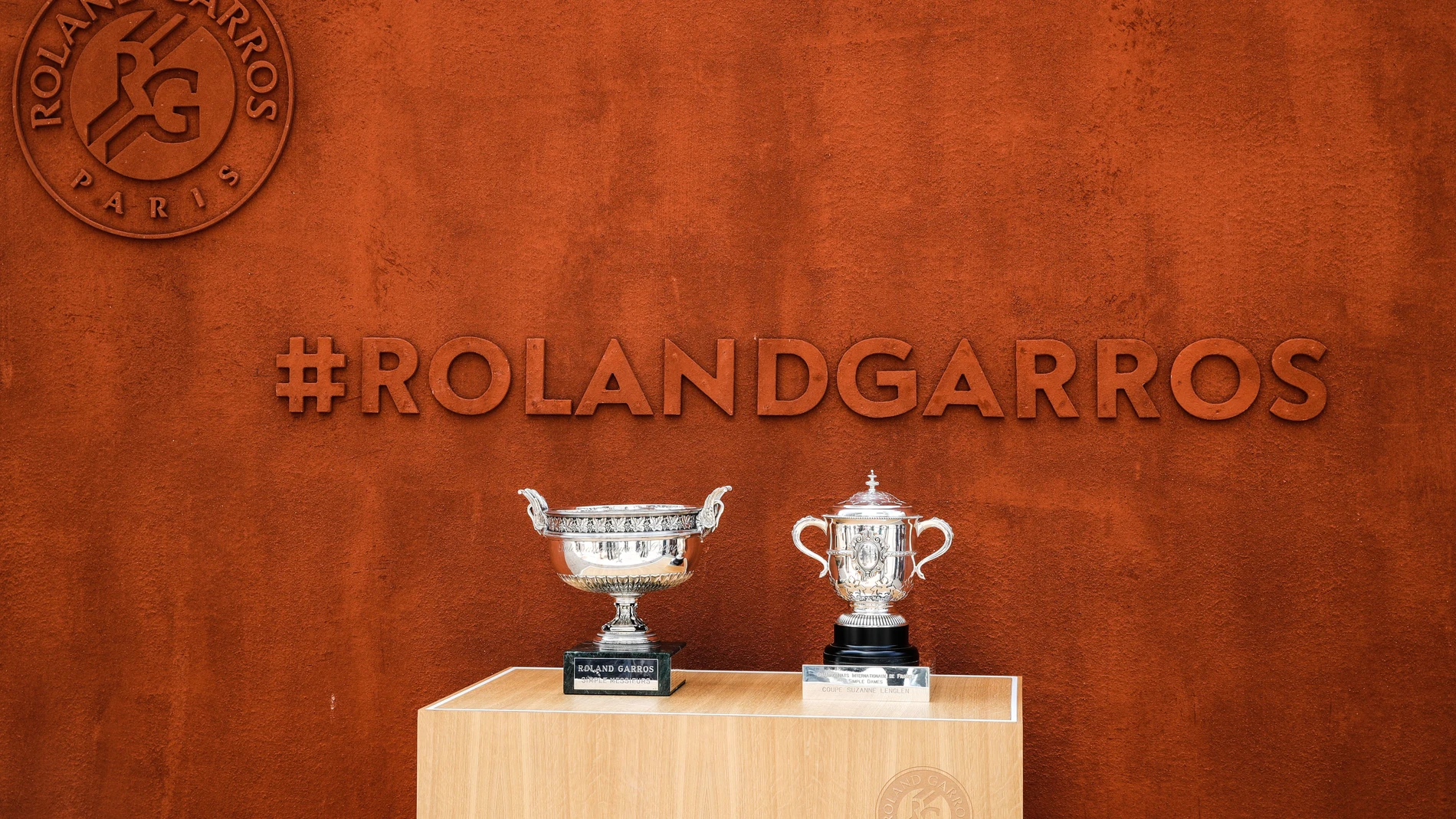 Paris (France), 22/05/2023.- Exhibition of the Roland Garros trophies in the men's and women's individual category during the French Open tennis tournament at Roland Garros in Paris, France, 22 May 2023. (Tenis, Abierto, Francia) EFE/EPA/TERESA SUAREZ