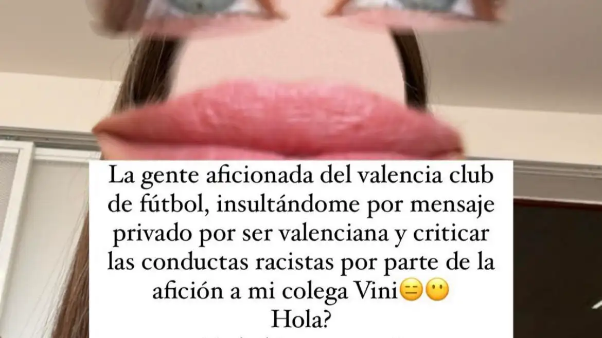 Violeta Mangriñán sale en defensa de Vinícius.