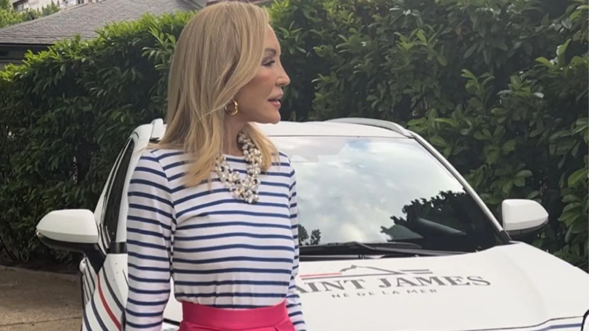 Carmen Lomana con look parisino.