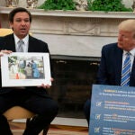 Donald Trump y Ron DeSantis, durante un encuentro en la Casa Blanca durante la pandemia