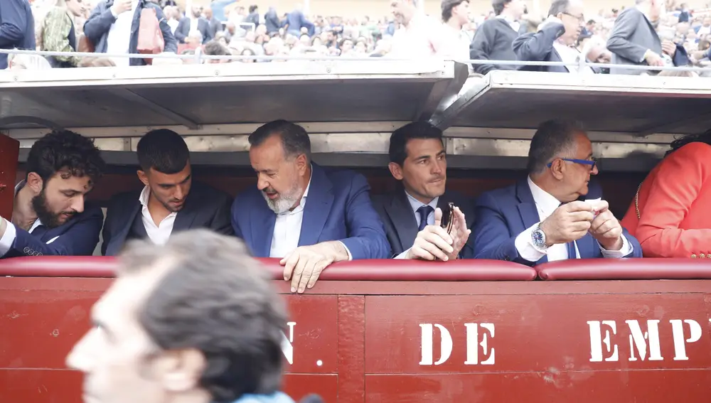 Toros en las Ventas. Manzanares, Emilio de Justo y Roca Rey. Iker Casillas