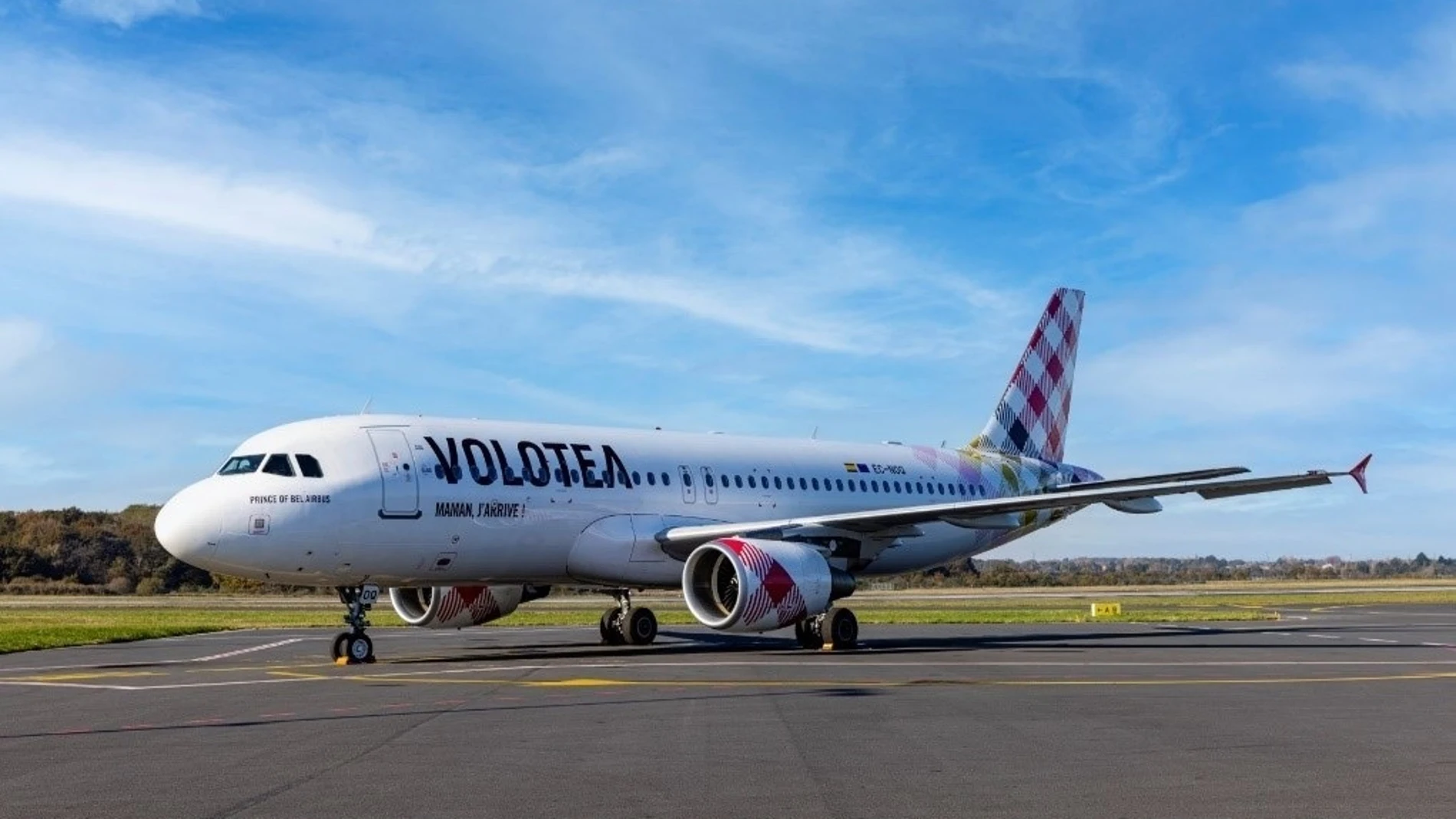 Imagen de un avión en la pista de aterrizaje VOLOTEA 25/05/2023