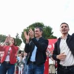 Pedro Sánchez, junto a Reyes Maroto y Juan Lobato, en tiempos más dichosos