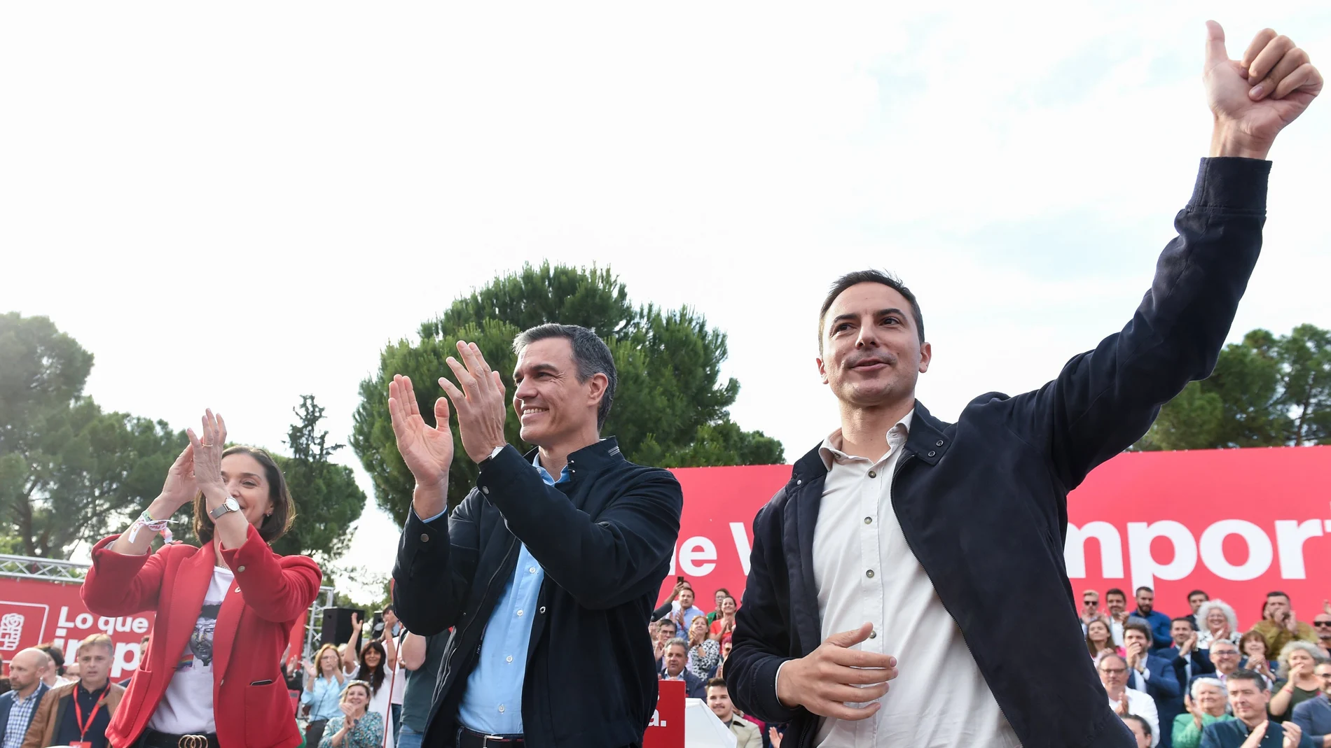 Pedro Sánchez, junto a Reyes Maroto y Juan Lobato, en tiempos más dichosos