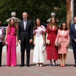 La Familia Real junto a Paloma Rocasolano y Jesús Ortiz en la confirmación de la infanta Sofía