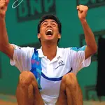 El tenista español Sergi Bruguera tras vencer al americano Jim Courier, el 6 de junio de 1993, en la final de Roland Garros.