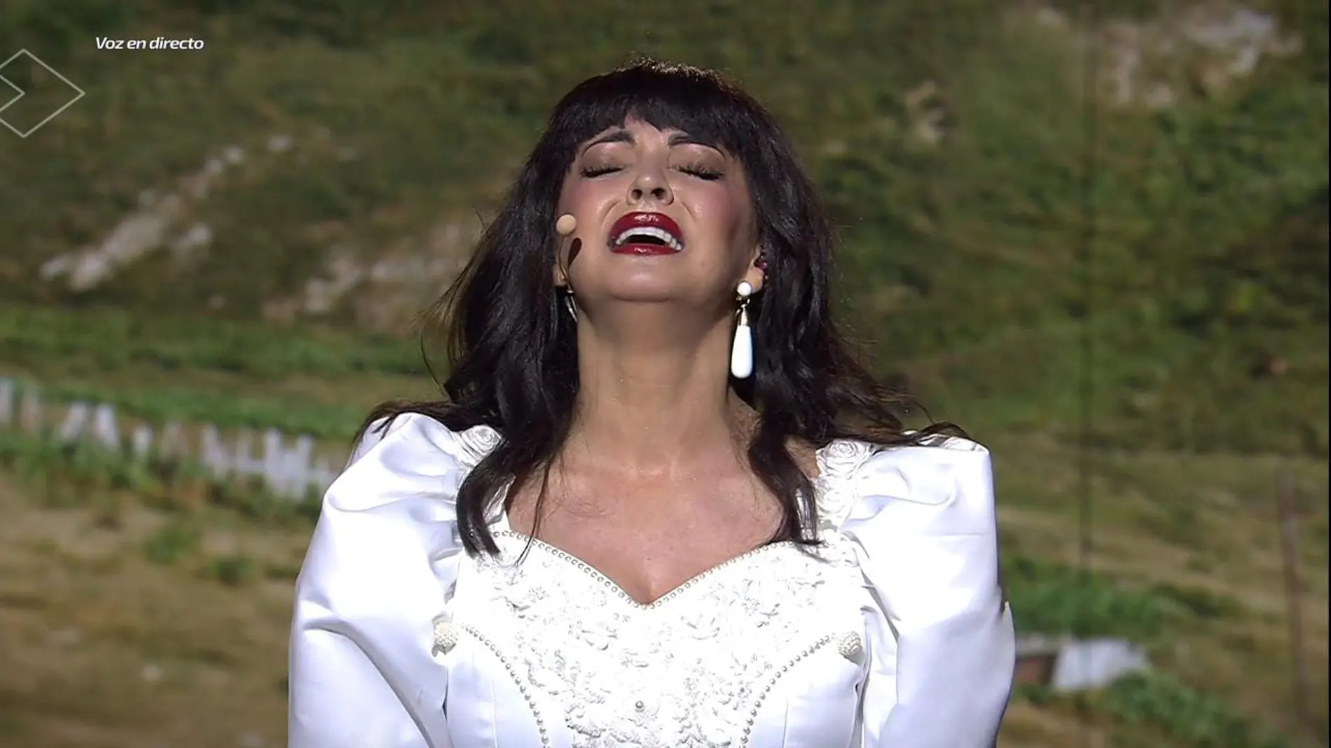 Merche emocionada durante su interpretación de Mon Laferte en 'Tu cara me suena 10'