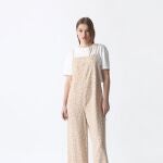 12 petos cómodos y en tendencia que podrás encontrar en Mango Outlet, Lefties y Primark