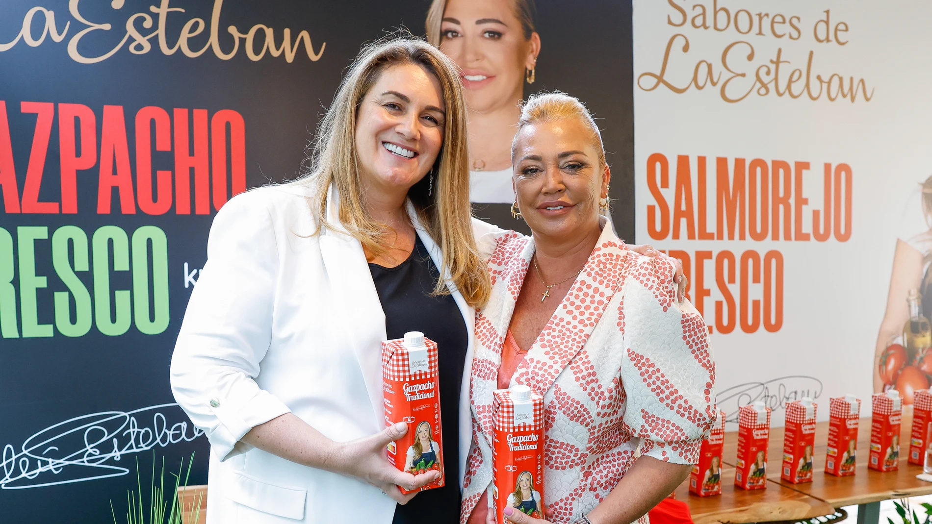 Los looks de Belén Esteban y Carlota Corredera.