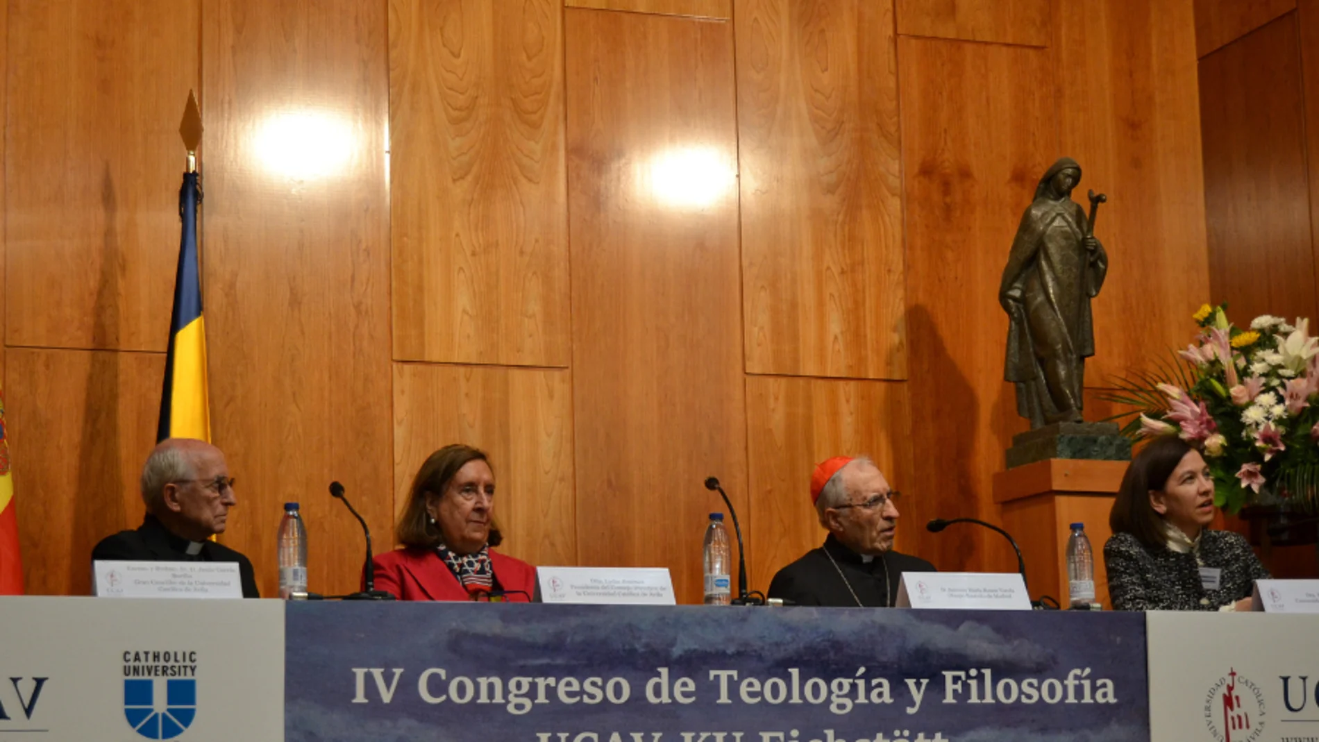 Lydia Jiménez junto a García Burillo y Martínez Camino