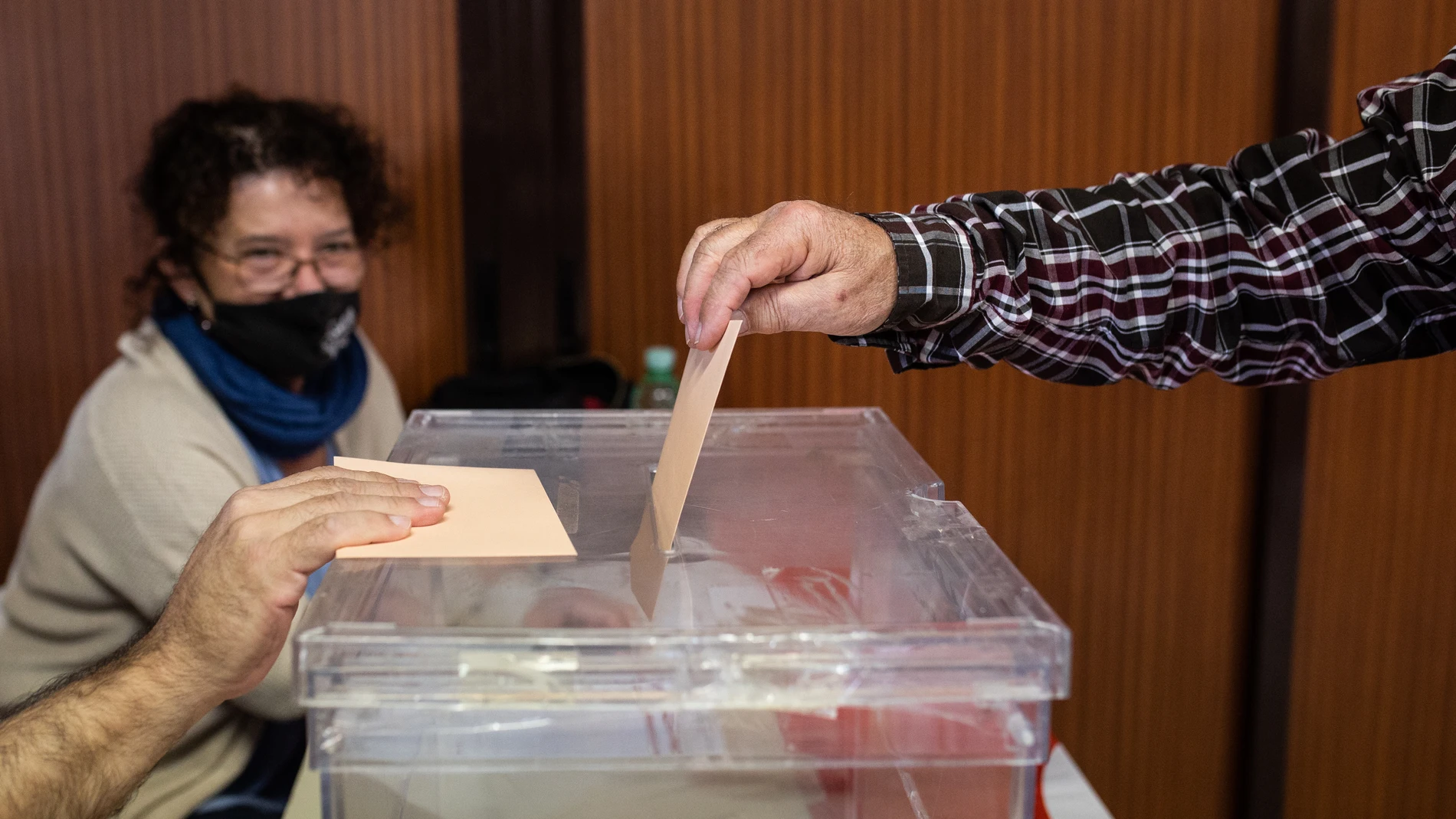 MADRID.-28M.- Televisiones y radios preparan especiales, directos y análisis para cubrir las elecciones
