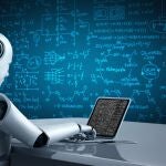 Robot con ecuaciones matemáticas