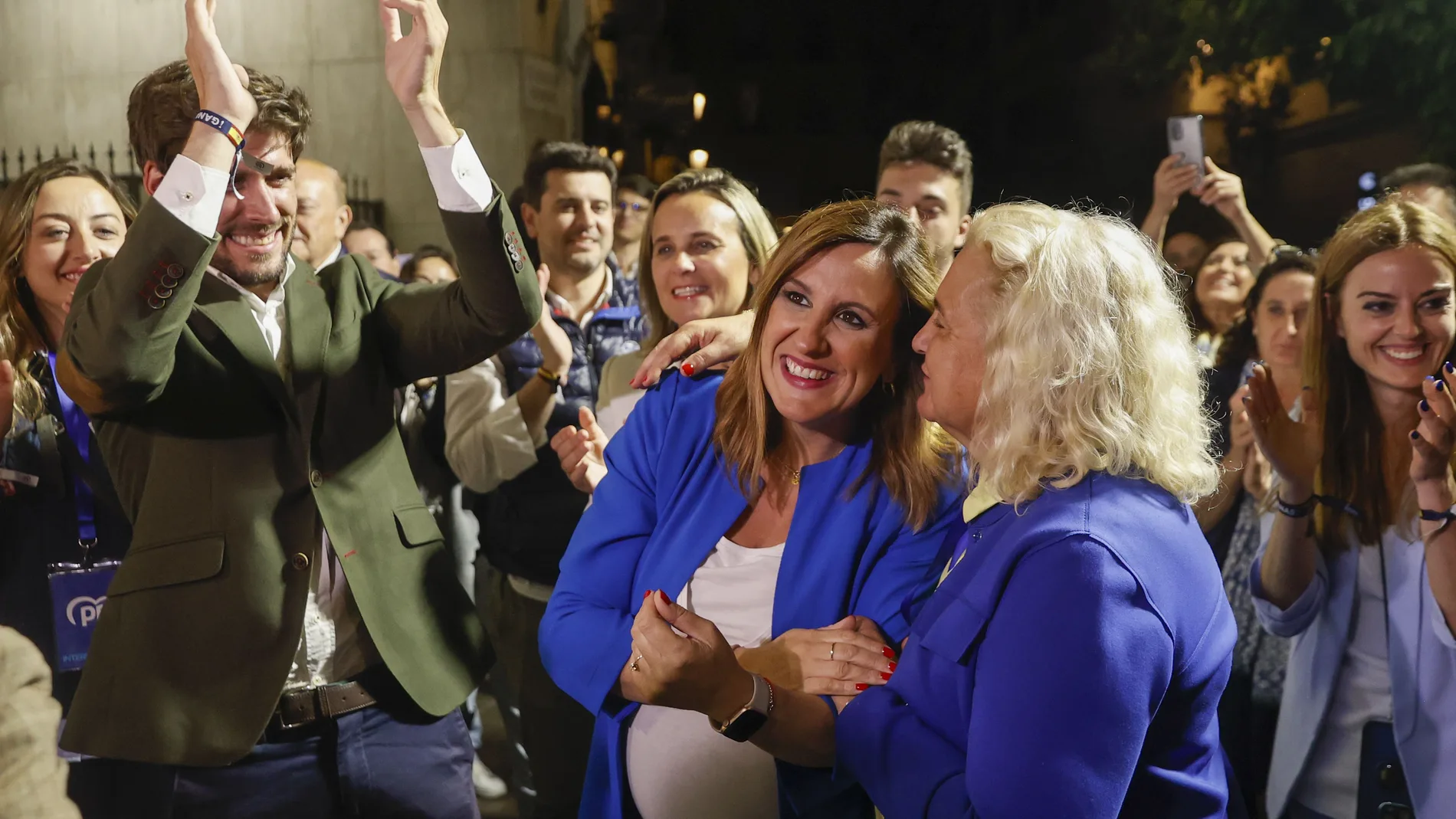 María José Catalá, entre Ferrer San Segundo y Juan Carlos Caballero