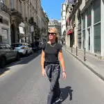 Amelia Bono con falda zara.