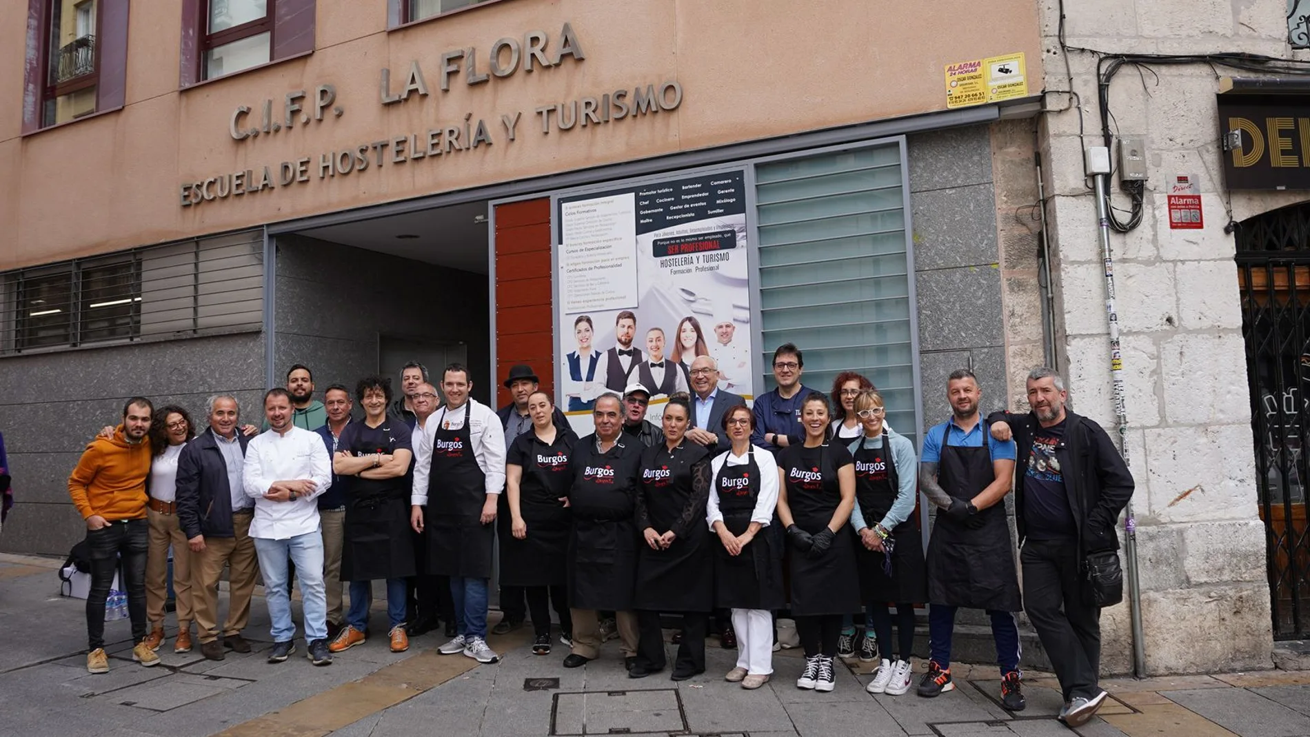 Foto de familia de El Bar La Niña, uno de los finalistas