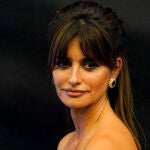 a actriz Penélope Cruz en la alfombra roja previa a la gala de la 37 edición de los Premios Goya, en el Palacio de Congresos y Exposiciones FIBES, en Sevilla.