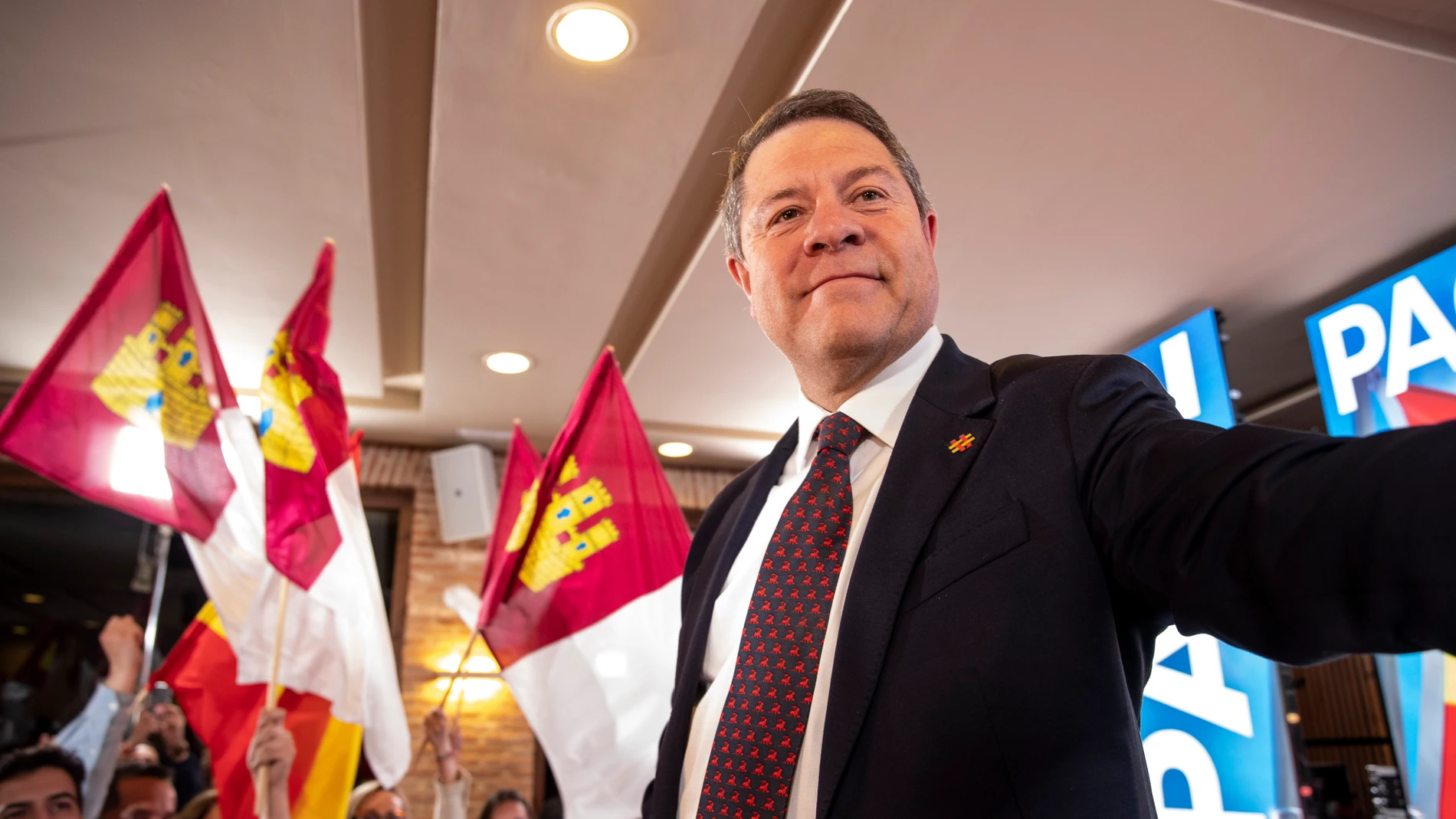 TOLEDO (CASTILLA-LA MANCHA), 29/05/2023.- Emiliano García-Page ha logrado revalidar como presidente de Castilla-La Mancha y mantiene la mayoría absoluta para el PSOE en esta comunidad autónoma, la única que se mantiene en un escenario de victoria del PP a pocos meses de las elecciones generales. EFE/ Ismael Herrero