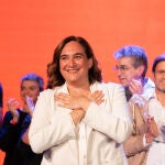AMP.- 28M.- Colau (BComú) apunta a un tripartito con PSC y ERC y les pide "sentarse a hablar"