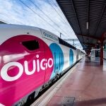 Un tren en el andén durante la inauguración de la línea de Ouigo entre Madrid, Albacete y Alicante, en la Estación de Madrid-Chamartín-Clara Campoamor, en Madrid.
