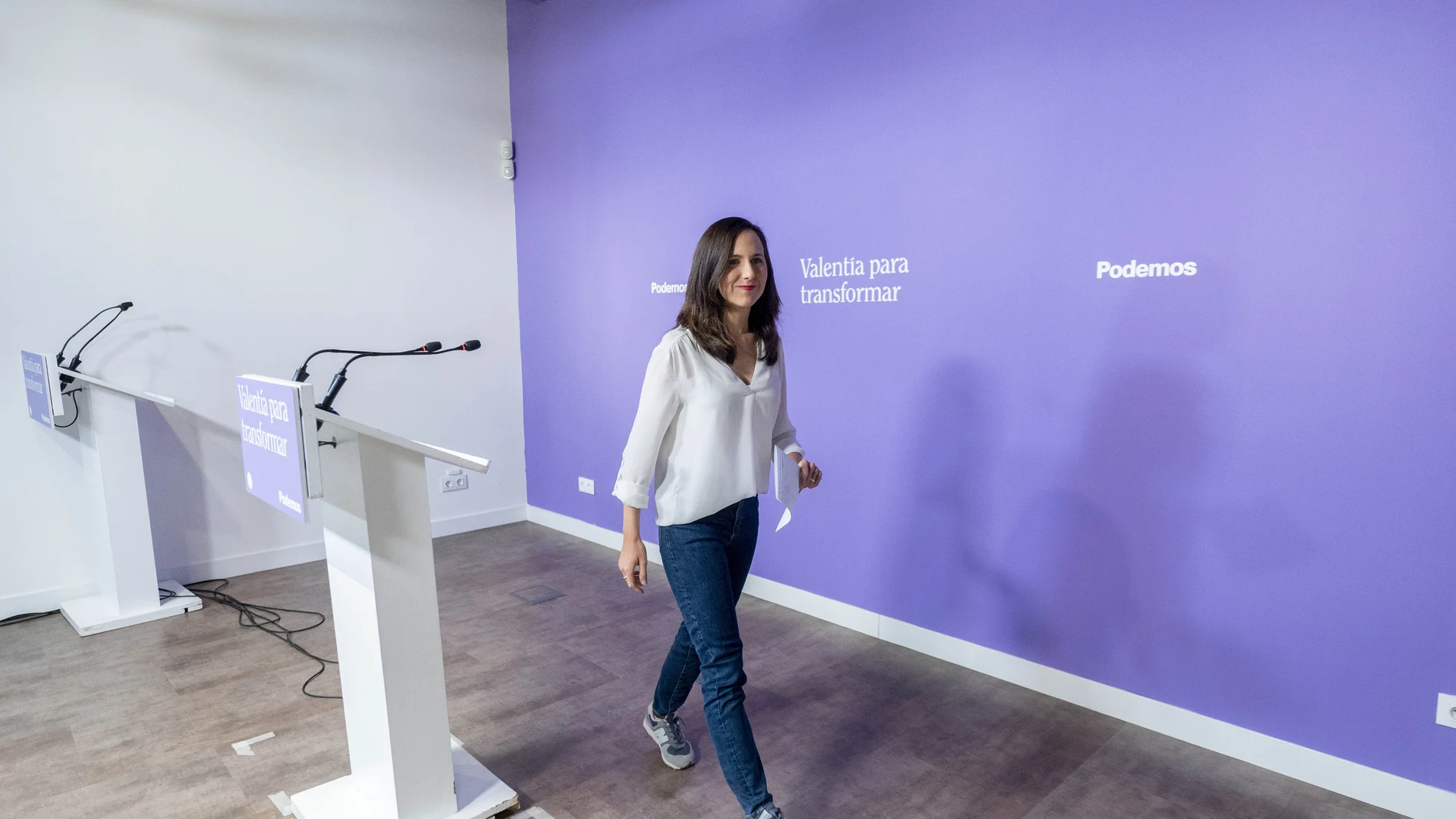 La líder de Podemos y ministra de Derechos Sociales, Ione Belarra, a su salida de una rueda de prensa