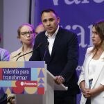 Alejandra Jacinto, comparece en una rueda de prensa junto al candidato a la Alcaldía, Roberto Sotomayor, durante el seguimiento de la jornada electoral en la sede de Podemos, a 28 de mayo de 2023, en Madrid 