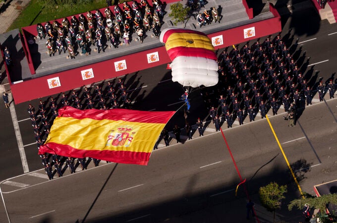 Desfile del 12 de Octubre, Dia de la Hispanidad. Paracaidista.