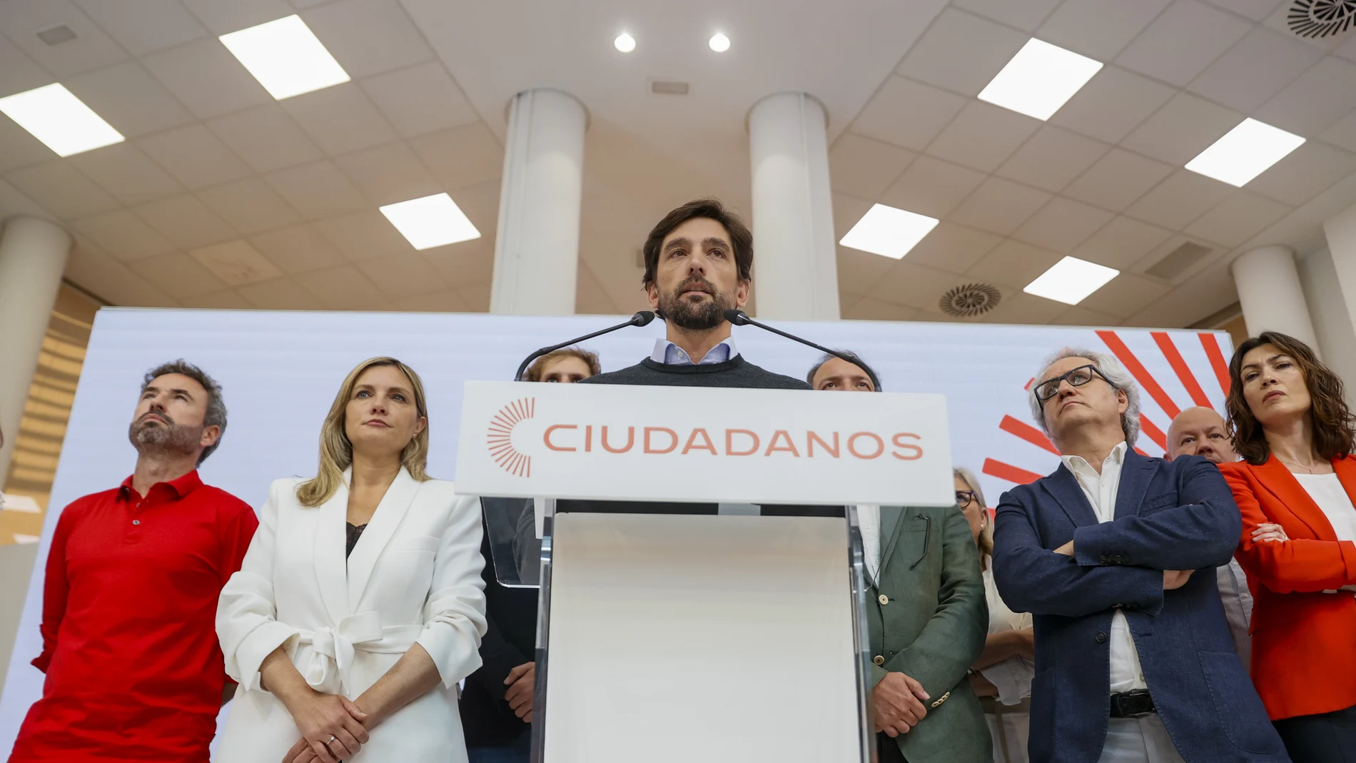 MADRID, 30/05/2023.- El secretario general de Ciudadanos, Adrián Vázquez, ofrece una rueda de prensa tras la reunión del Comité Nacional en Madrid, este martes, en la sede del partido en Madrid. La dirección de Ciudadanos ha decidido no concurrir a las elecciones generales del 23 de julio, pero no se disuelven y se dan un margen para iniciar un proceso "de rearme orgánico e intelectual".
