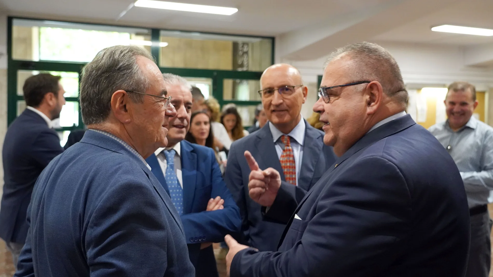 El consejero de Sanidad, Alejandro Vázquez, antes del acto de entrega de certificados Aenor