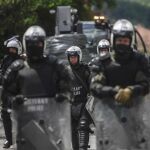 Soldados de la OTAN y la policía militar internacional cerca de Zvecan, en el norte de Kosovo