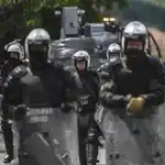 Soldados de la OTAN y la policía militar internacional cerca de Zvecan, en el norte de Kosovo