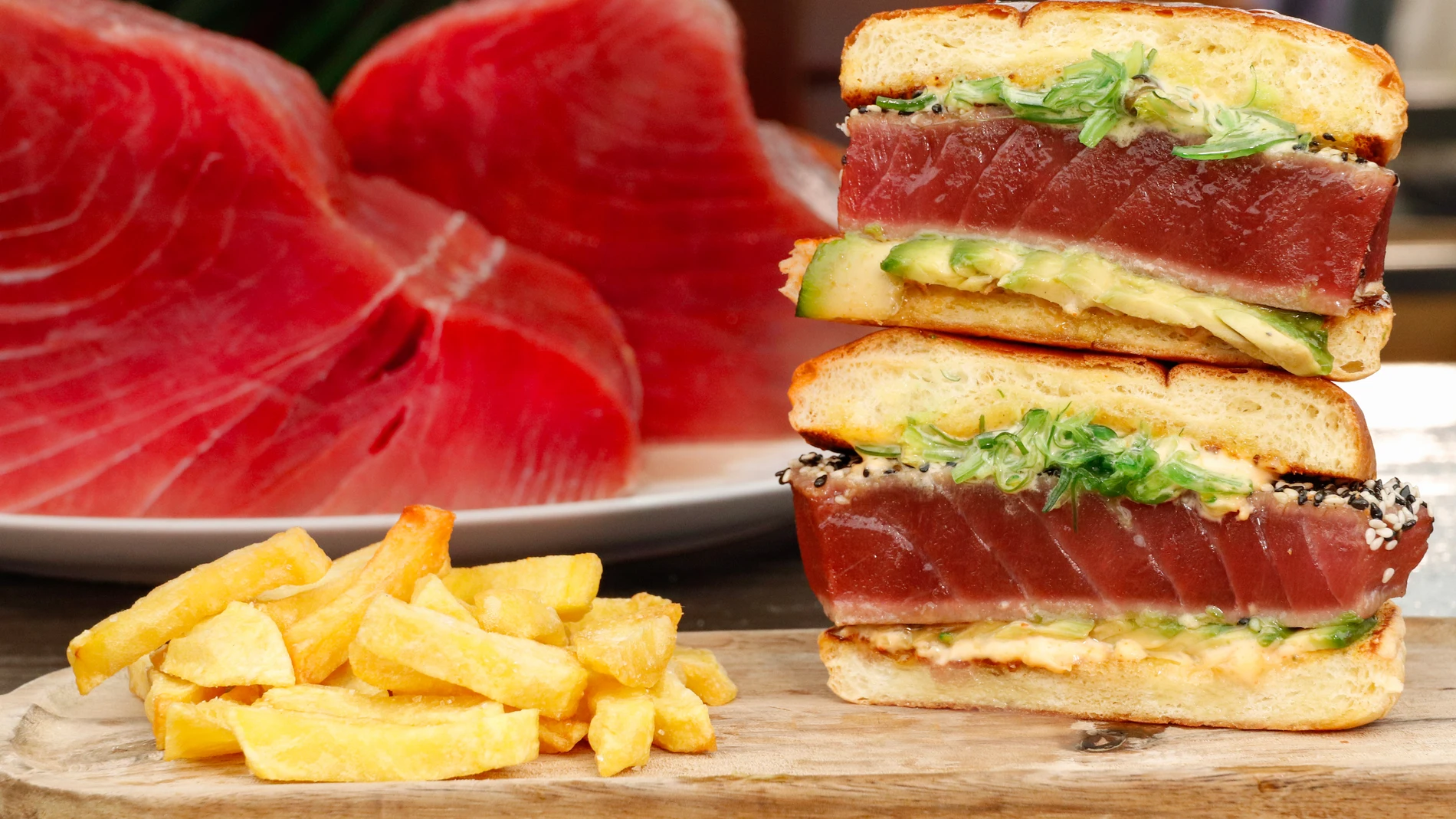 La Tina Tunner, la hamburguesa más creativa de España hecha a base de filete de atún
