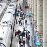 Economía.- (AMP) Renfe reduce un 30,4% sus pérdidas cuatrimestrales y logra su primer beneficio del año en abril