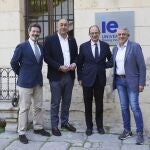 Miguel Ángel de Vicente y José María Bravo junto a Salvador Carmona, director de la IE University de Segovia