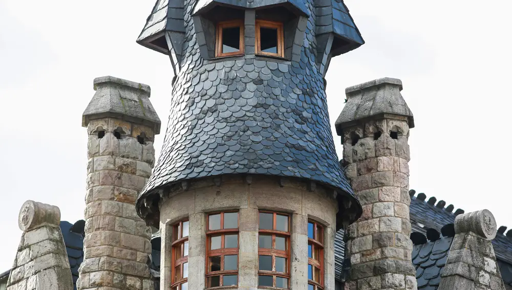 Detalle de una de las torres de la Casa Botines