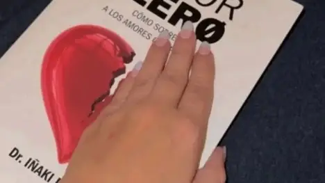 Marta Riesco lee "Amor Zero: cómo sobrevivir a los amores psicópatas"