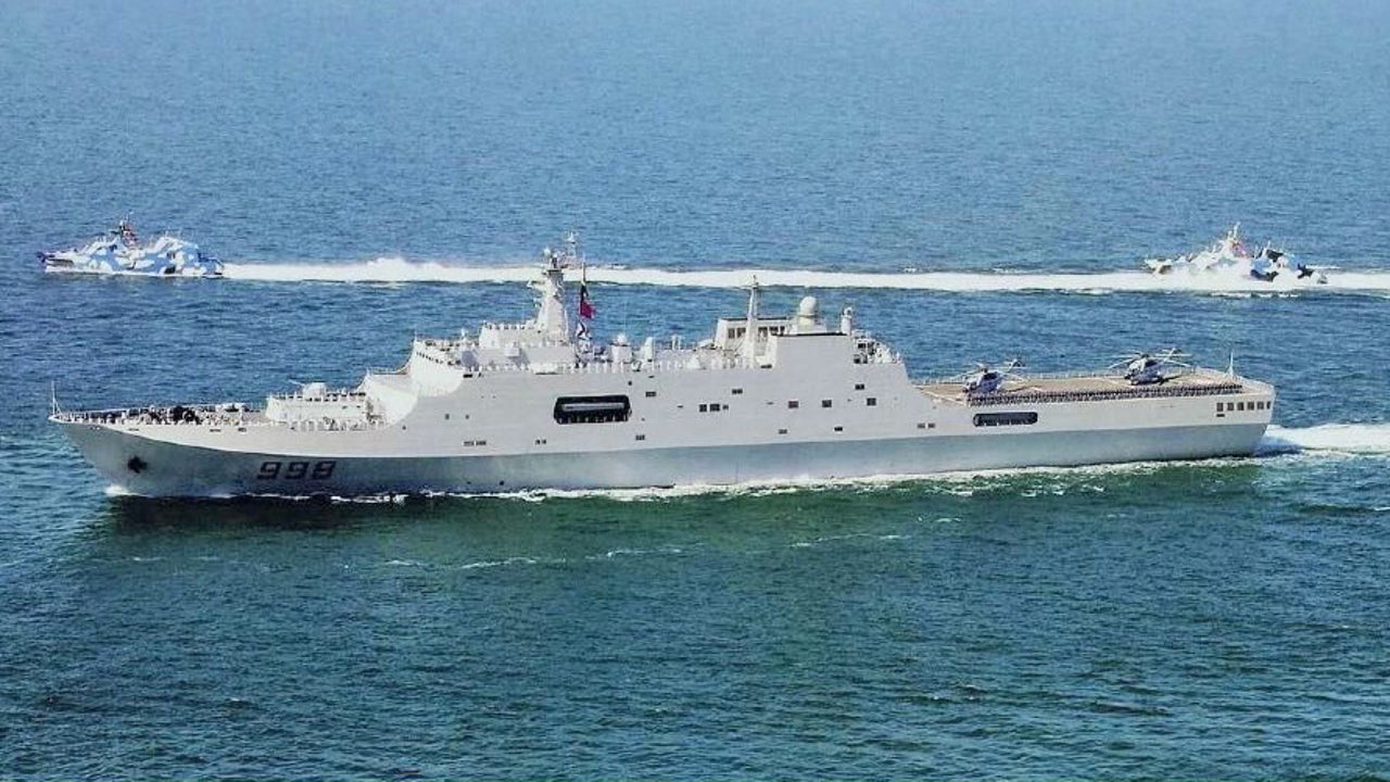 Ni misiles ni cañones: así es la defensa china de láseres e IA que blinda sus buques contra enjambres de drones