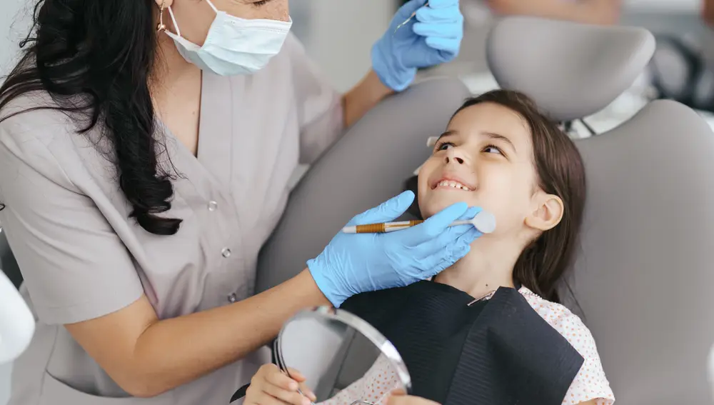 NIña en el dentista