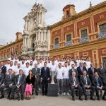 Juanma Moreno recibe al Sevilla FC en el Palacio de San Telmo 