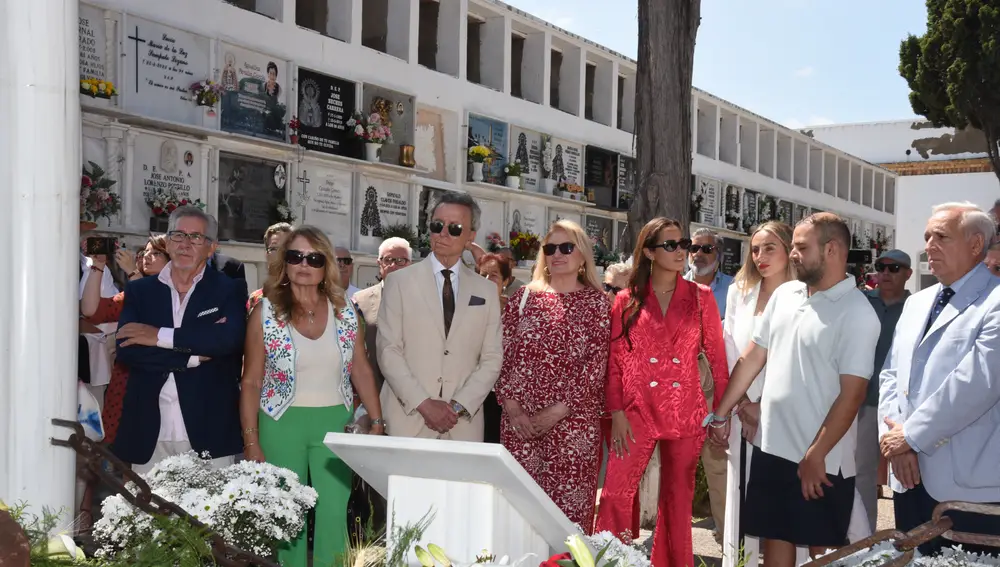 La familia de Rocío Jurado en el homenaje por el 17 aniversario de su muerte