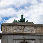Desperfectos del Arco de Triunfo de la Moncloa