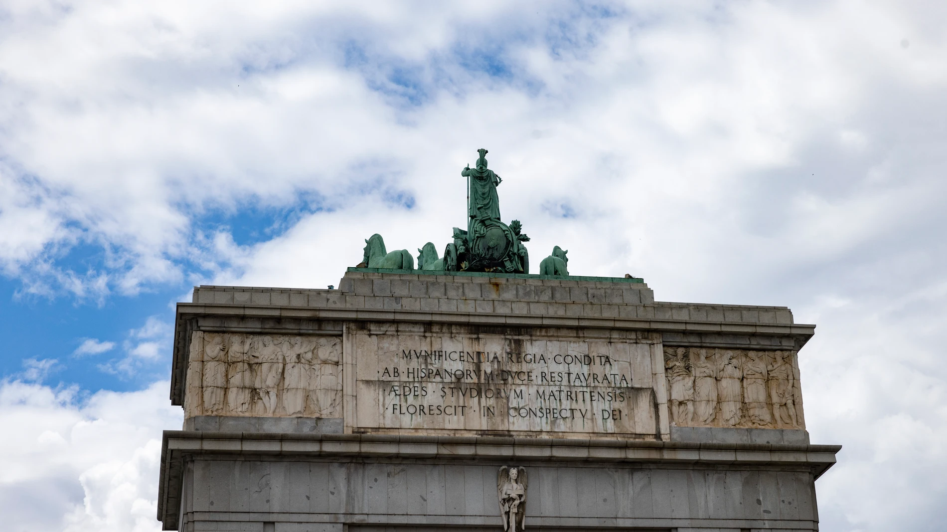 Desperfectos del Arco de Triunfo de la Moncloa