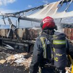 La AP7 sigue cortada en Nules por el accidente de dos camiones