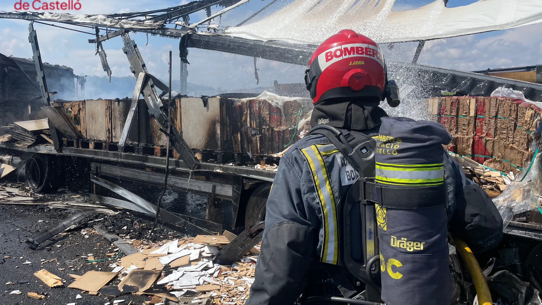 La AP7 sigue cortada en Nules por el accidente de dos camiones